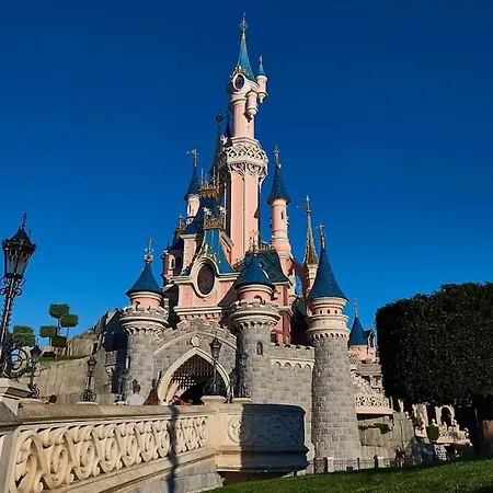 • Parc Disneyland A Pied & Shopping • 3 Min • Apartment Serris